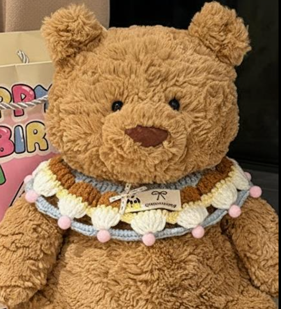 Medium / Large Bartholomew bear outfit-Blue cream pudding bib set